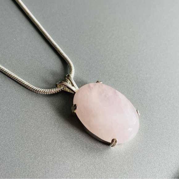 Natural Pink Rose Quartz Oval Pendant Silver Snake Chain Necklace Silver - Picture 1 of 5